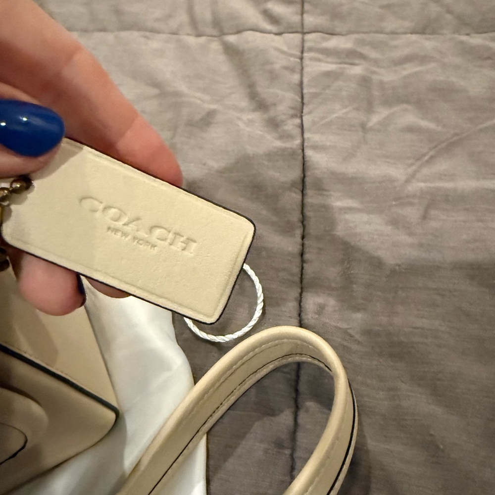 Coach Tabby Cream Leather Bag - Picture 3 of 11